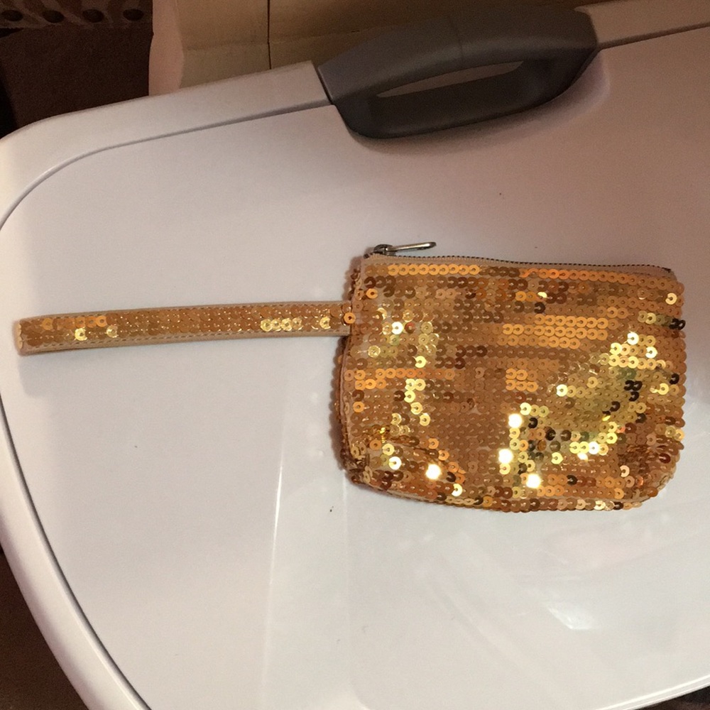 AE Gold Wristlet 💙